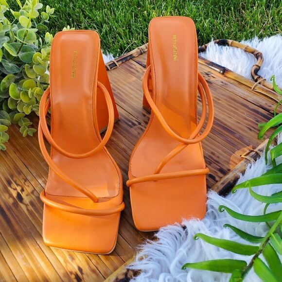 Pretty Little Thing Open Toe Chunky Block Triangular Heel Sandal Sz 9 - Picture 13 of 13